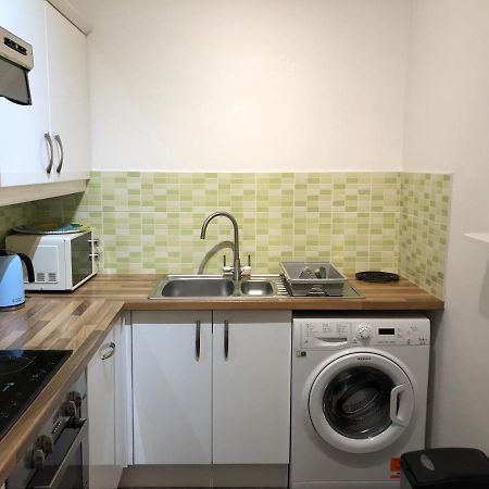 Stylish Apartment With Secure Parking Close To City Chester Exterior foto